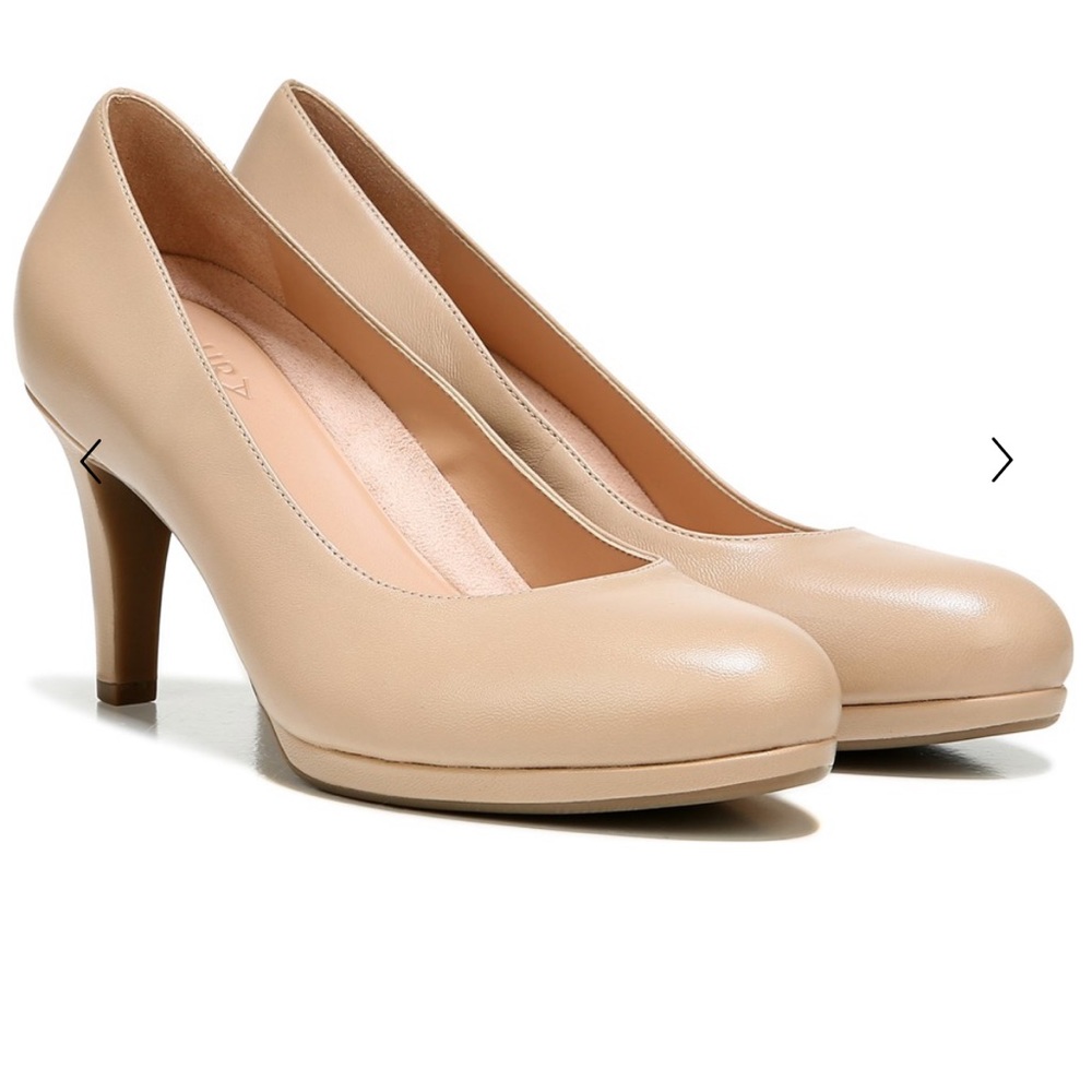 Wide width 7W Naturalizer Michelle EUC nude pumps
